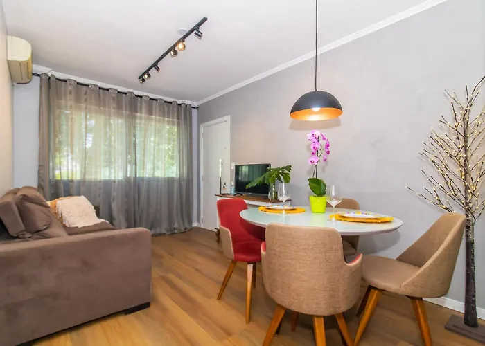 Apto 2 Dorm Próximo Consulado Americano, Fiergs, C0mpleto E Garagem Apartamento Porto Alegre